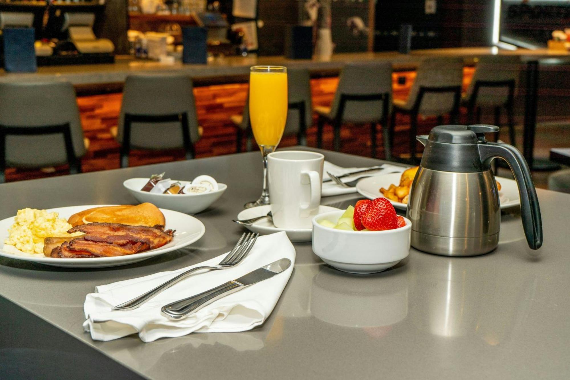 Toronto Marriott City Centre Hotel Eksteriør bilde